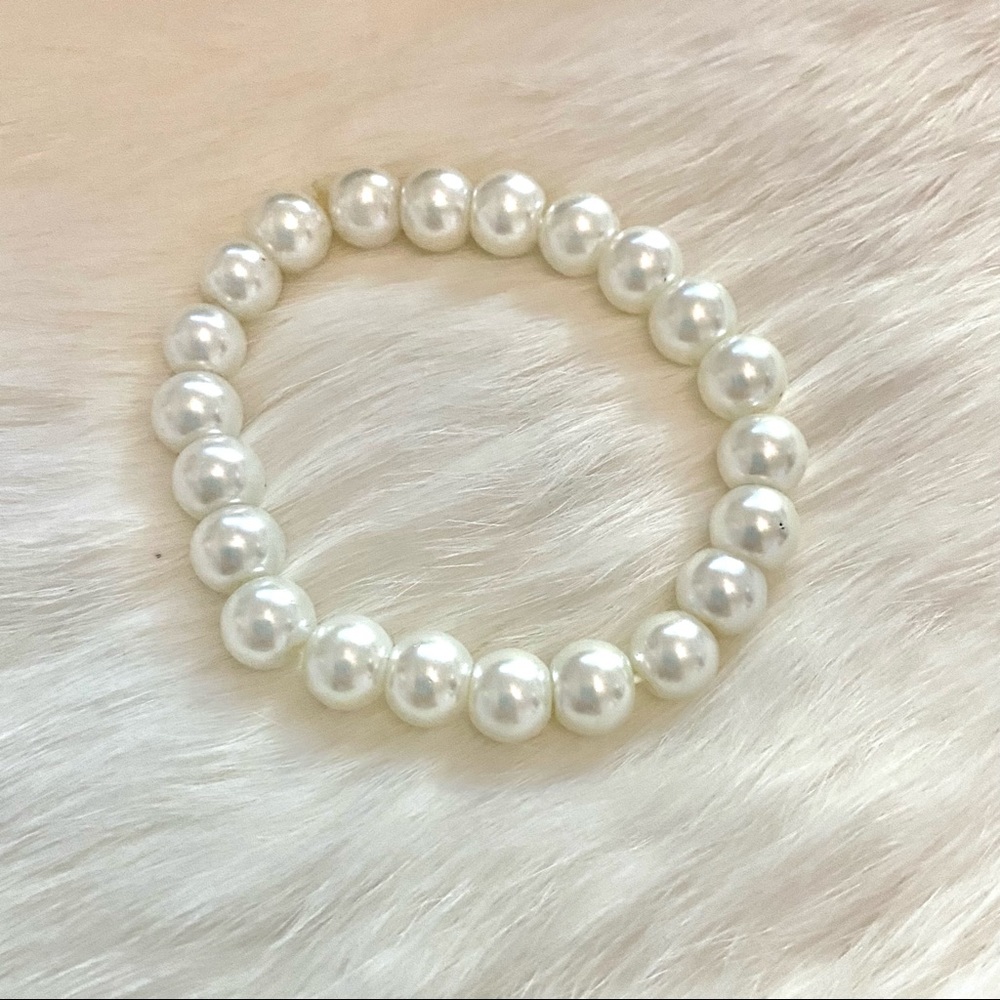 NWOT White Faux Pearl Bracelet